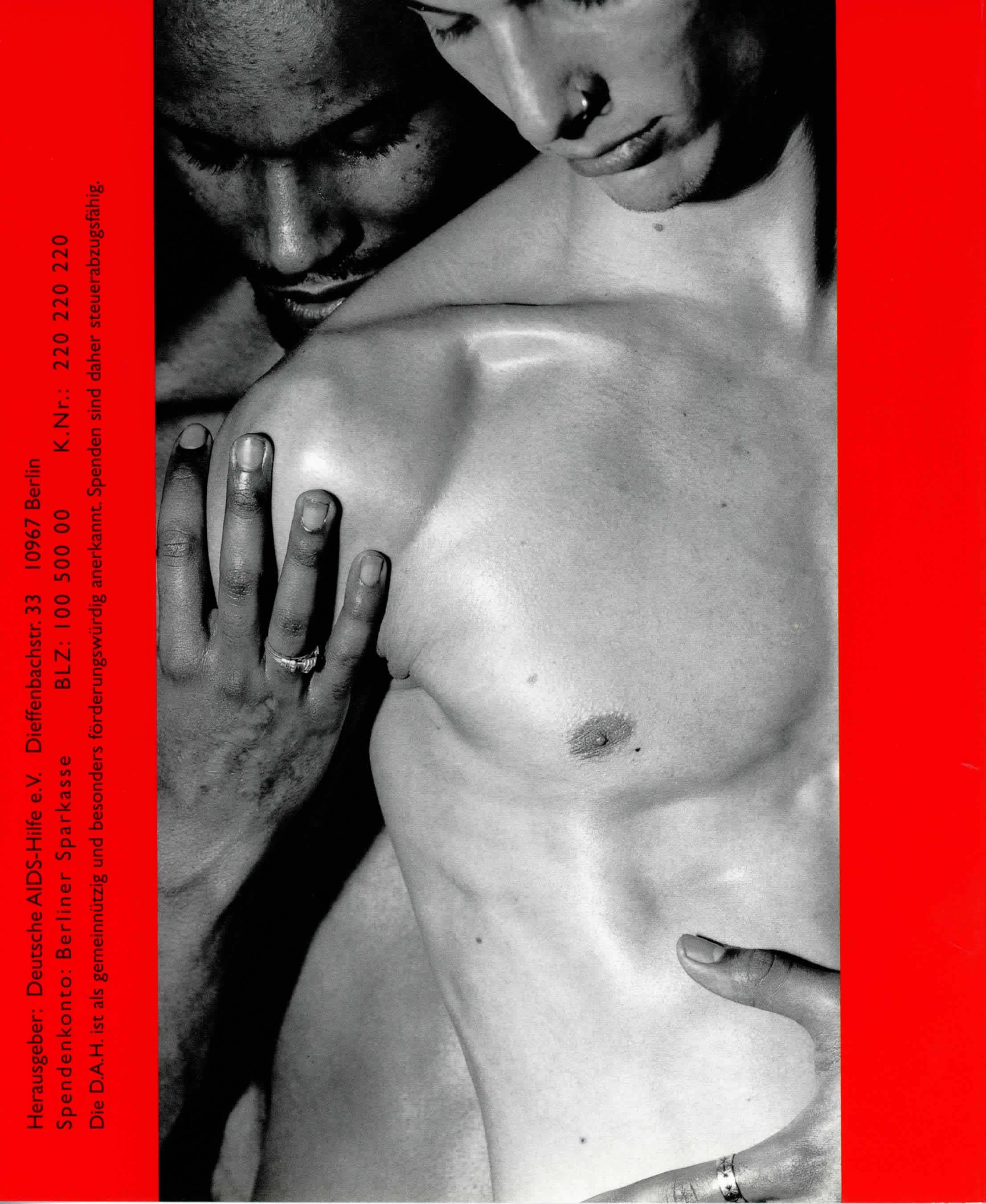 Letzte Seite der Broschüre. Umarmende Männer.