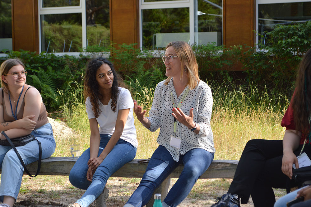 Prof. Dr. Clara Saraceno (Ruhr Universität Bochum) during an outdoor panel discussion on gender equity in science